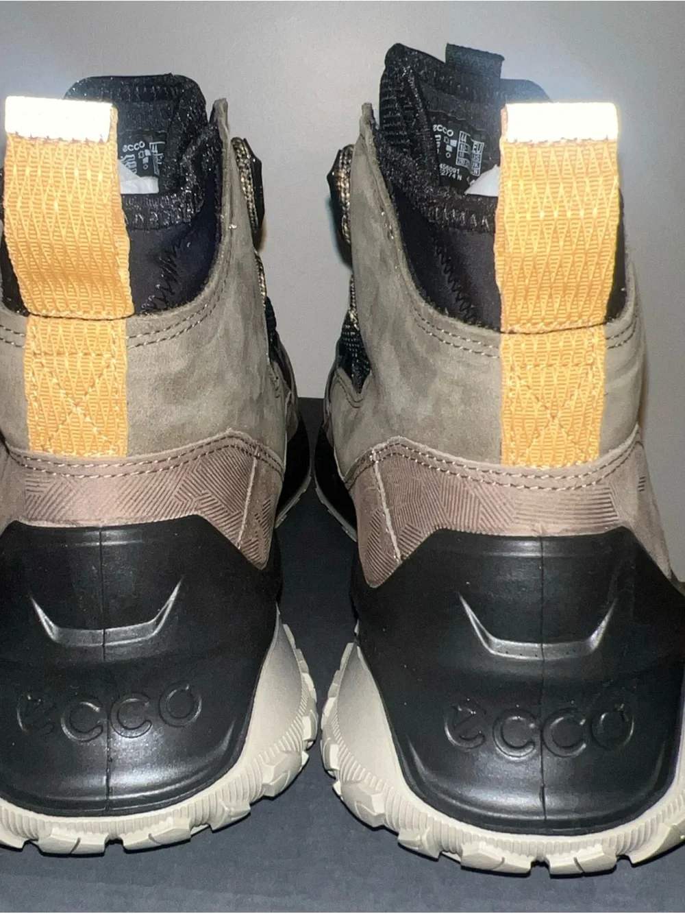 ECCO ult-trn Men's Waterproof Brown & Black Hiker Sneaker